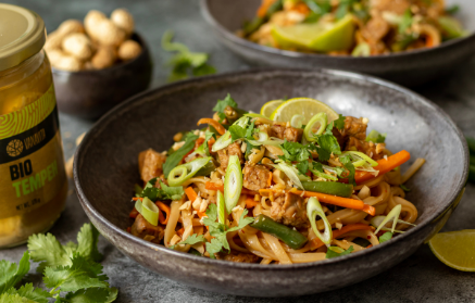 Fitness recept: Pad Thai rezance s tempehom a čerstvou zeleninou