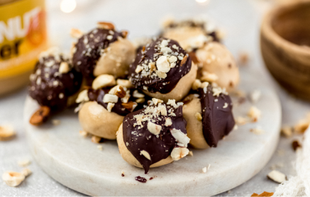 Fitness recept: Nepečené arašidové guličky v čokoláde