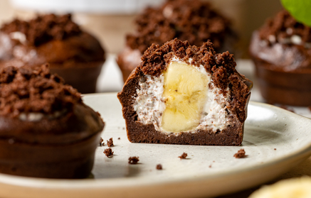 Fitness recept: Čokoládové tortičky so stracciatellovým krémom a banánom