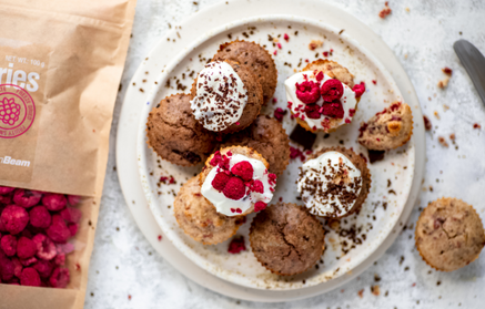 Fitness recept: Vláčne muffiny s čokoládovou a malinovou príchuťou